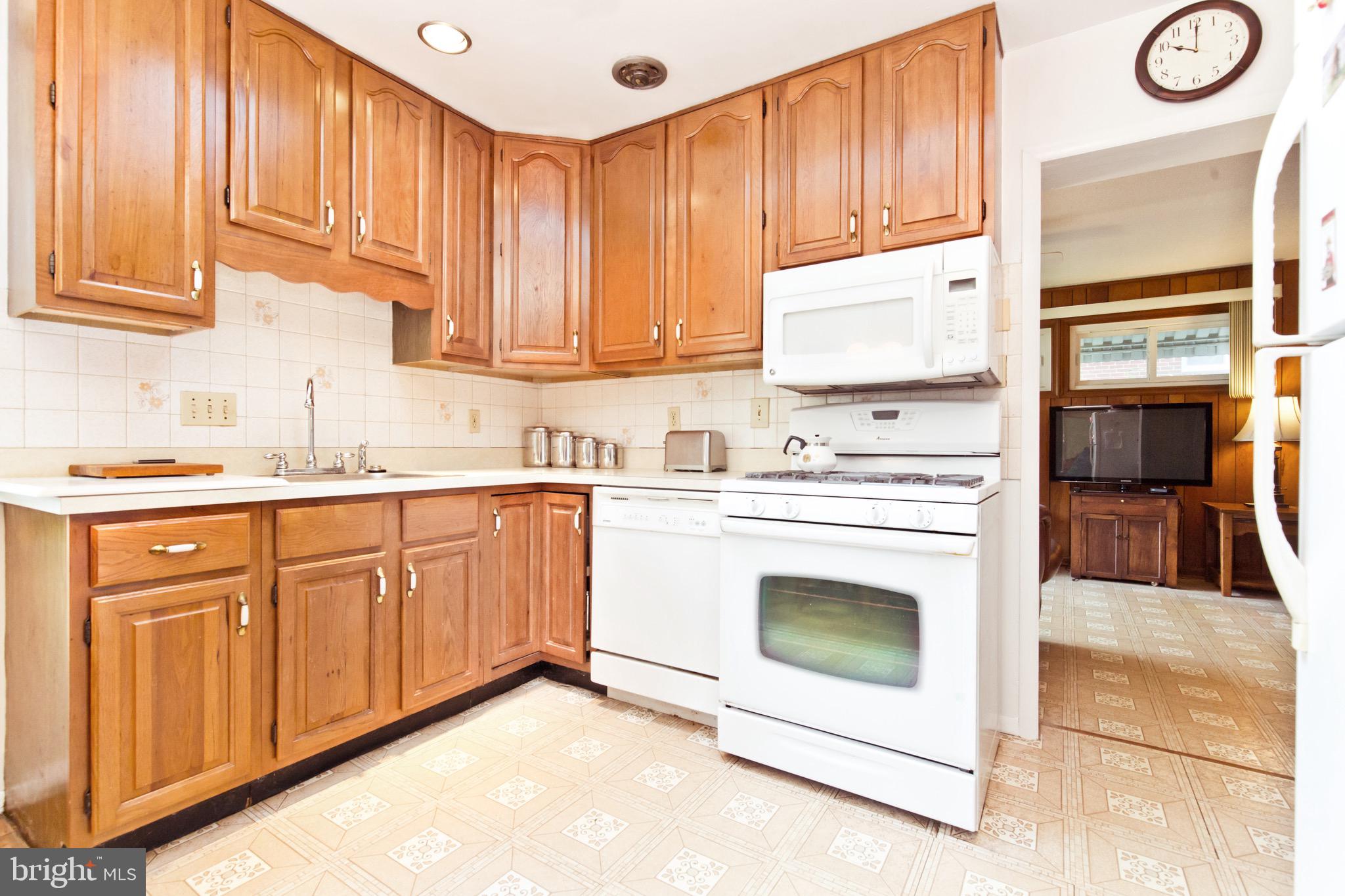 5902 Hanover Avenue Springfield, VA 22150 - Photo 3 of 28 Kitchen