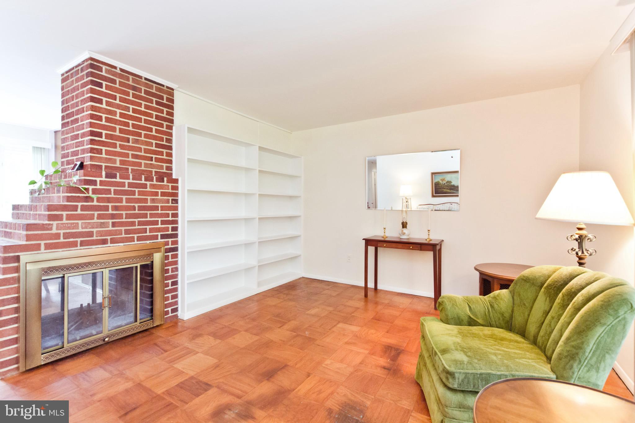 5902 Hanover Avenue Springfield, VA 22150 - Photo 9 of 28 Living room