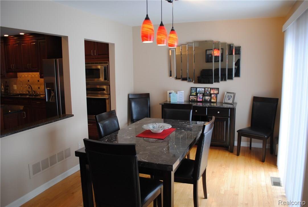 667 Camden Court Rochester, MI 48307 - Photo 9 of 34 Dining room 2.JPG
