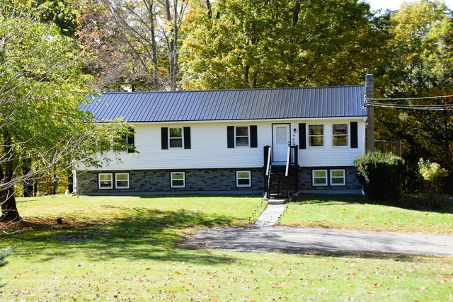 $389,900 | 423 East River Road, Skowhegan, ME 04976