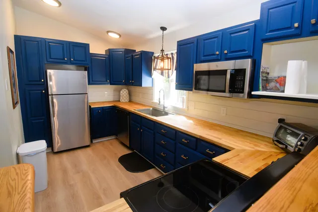 $389,900 | 423 East River Road, Skowhegan, ME 04976