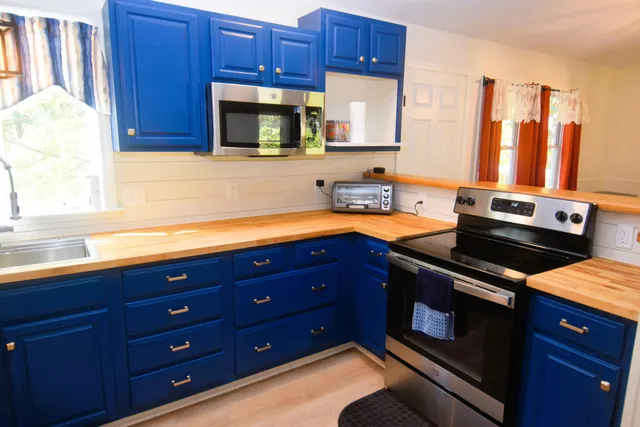 $389,900 | 423 East River Road, Skowhegan, ME 04976