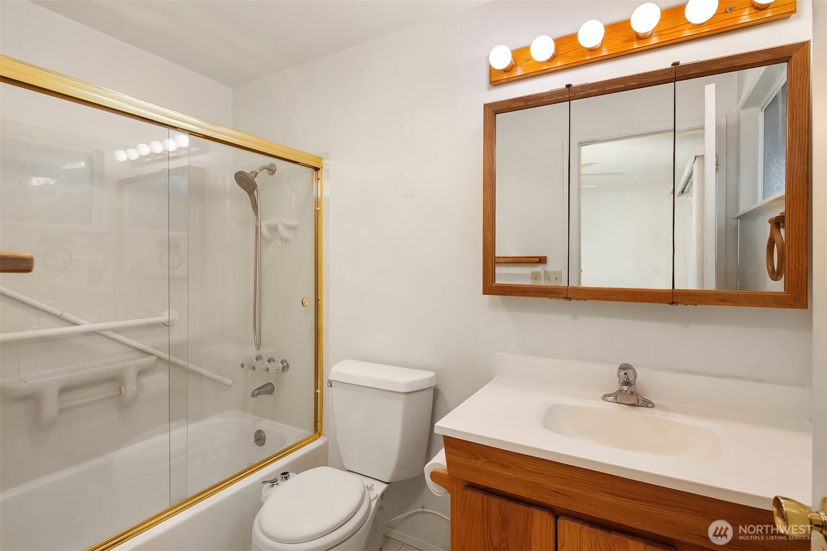 4908 Northeast 24th Street Renton, WA 98059 - Photo 18 of 25 Gallery Image 18