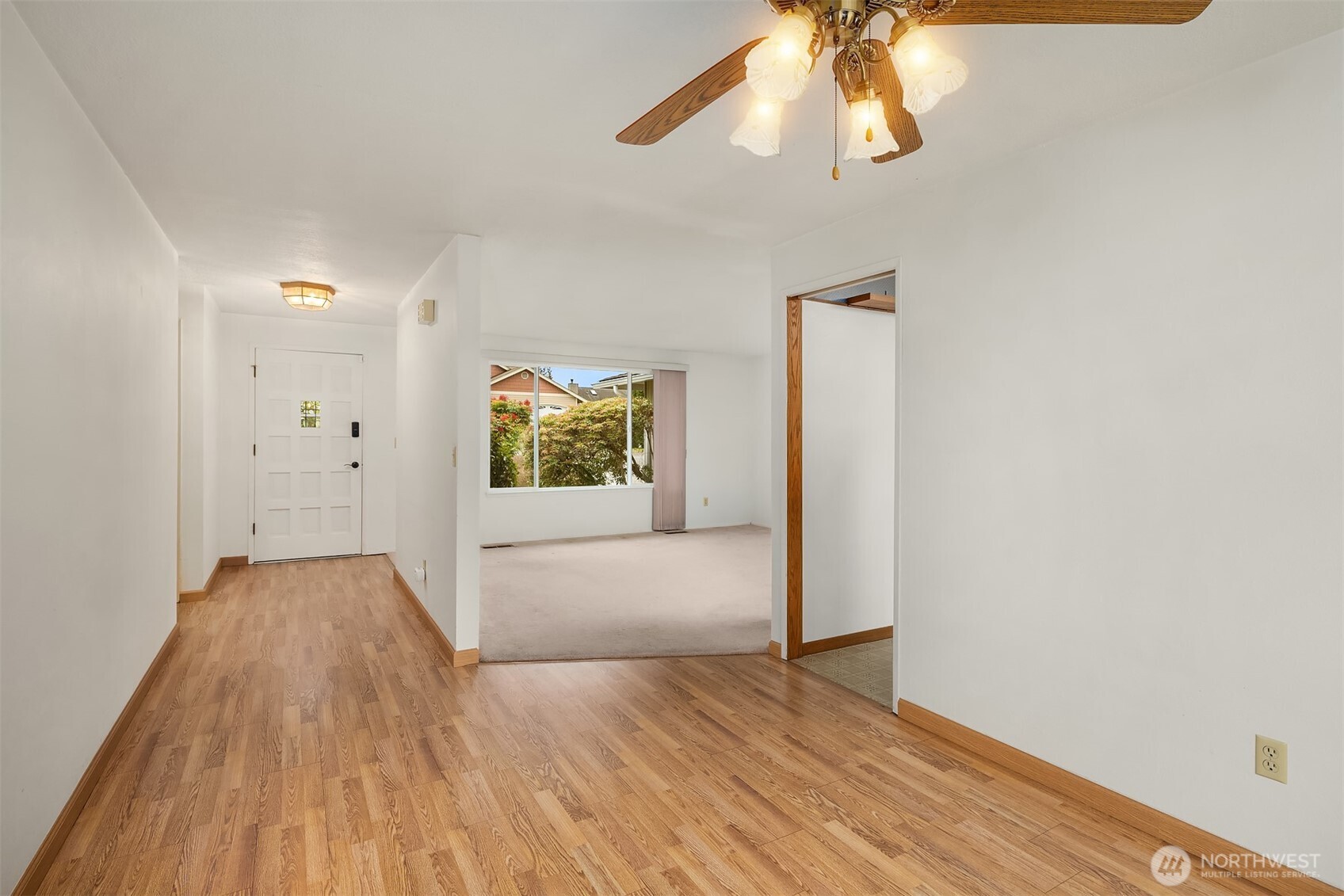 4908 Northeast 24th Street Renton, WA 98059 - Photo 3 of 25 Gallery Image 3