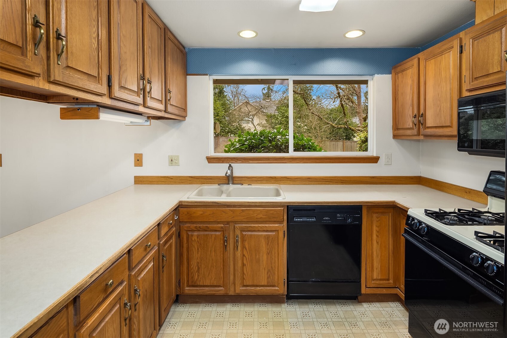 4908 Northeast 24th Street Renton, WA 98059 - Photo 5 of 25 Gallery Image 5