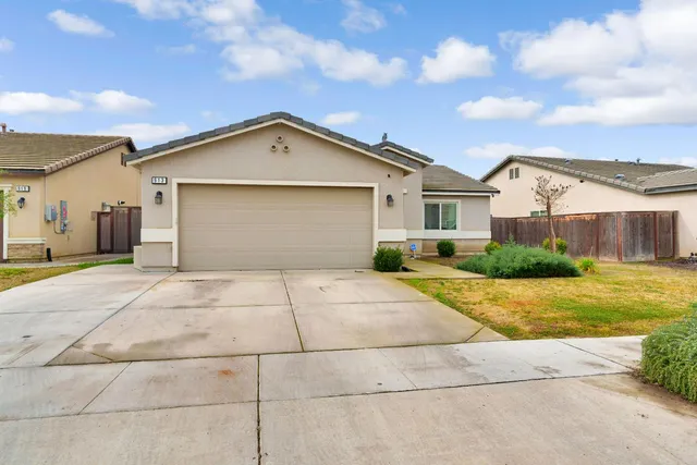 $378,000 | 913 Harriett Avenue, Sanger, CA 93657