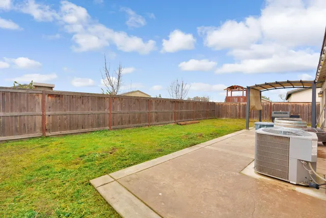 $378,000 | 913 Harriett Avenue, Sanger, CA 93657