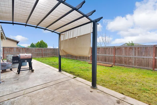 $378,000 | 913 Harriett Avenue, Sanger, CA 93657