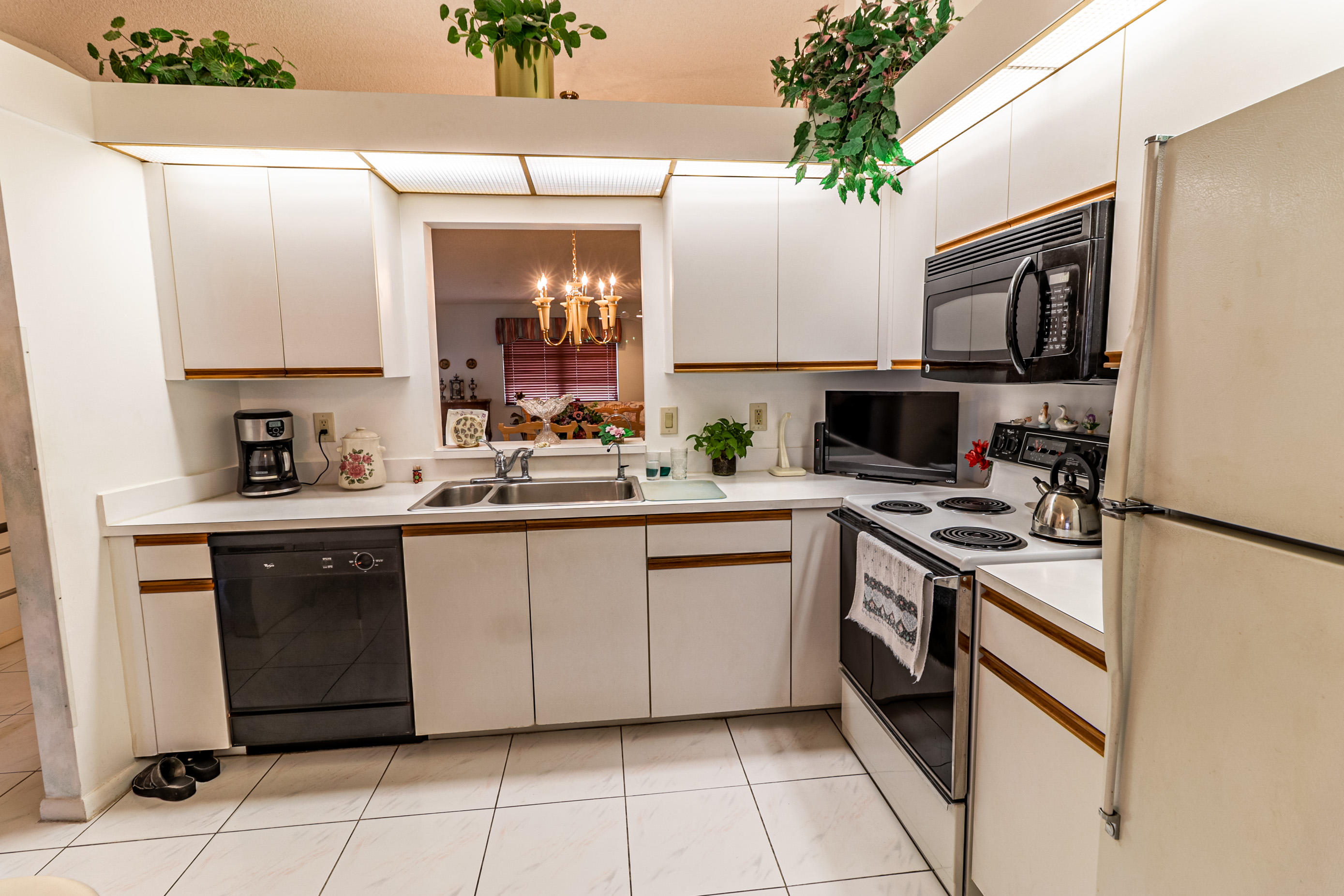 6220 Kings Gate Circle Delray Beach, FL 33484 - Photo 3 of 27 2IMG_3754-HDR