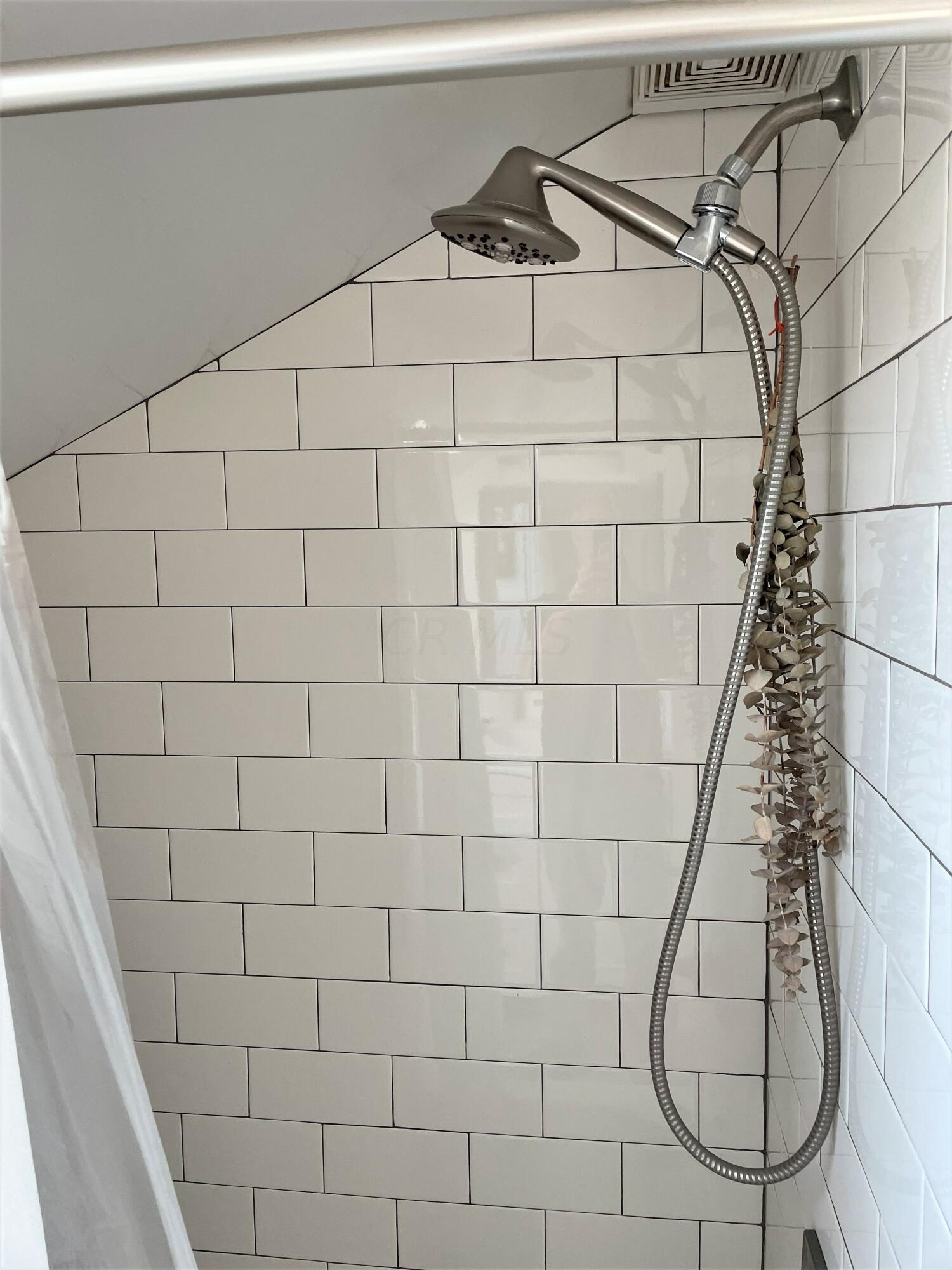 2815 Sherwood Road Columbus, OH 43209 - Photo 23 of 30 Studio Apartment Bath