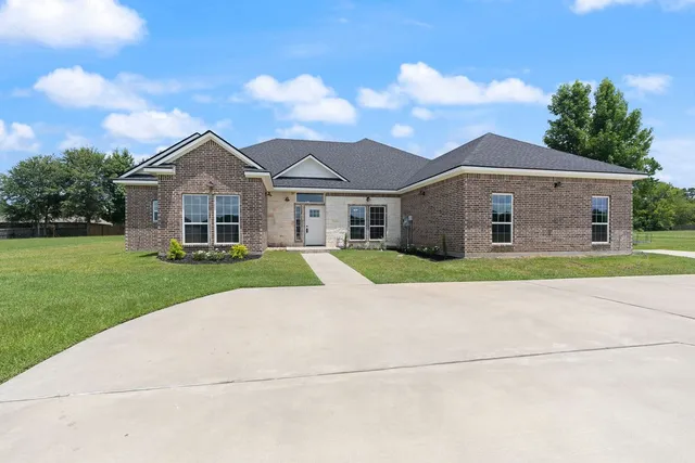 $595,000 | 201 Silver Spur Drive, Lufkin, TX 75904
