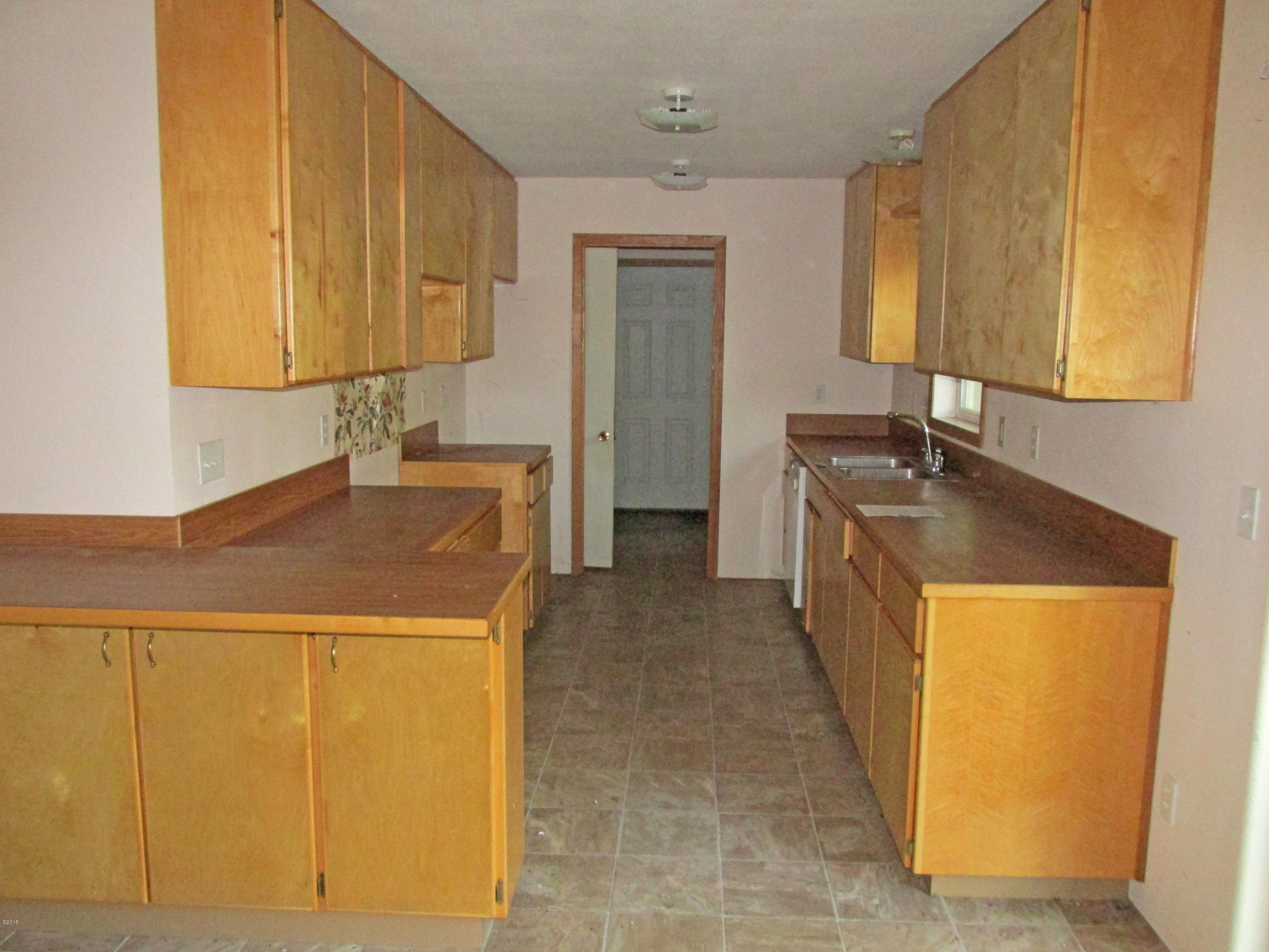 516 Elk City Road Toledo, OR 97391 - Photo 7 of 15 Kitchen