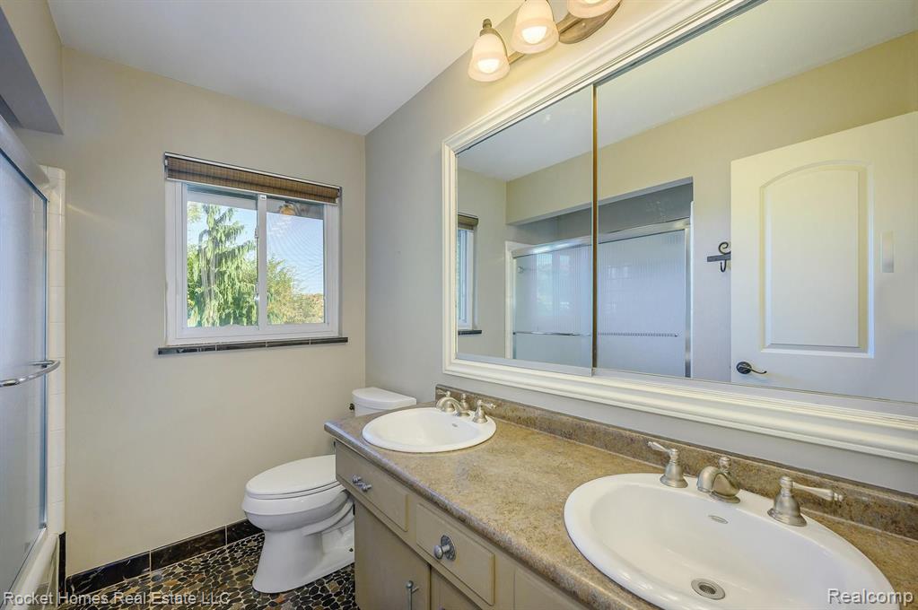 2 Cambridge Boulevard Pleasant Ridge, MI 48069 - Photo 38 of 50