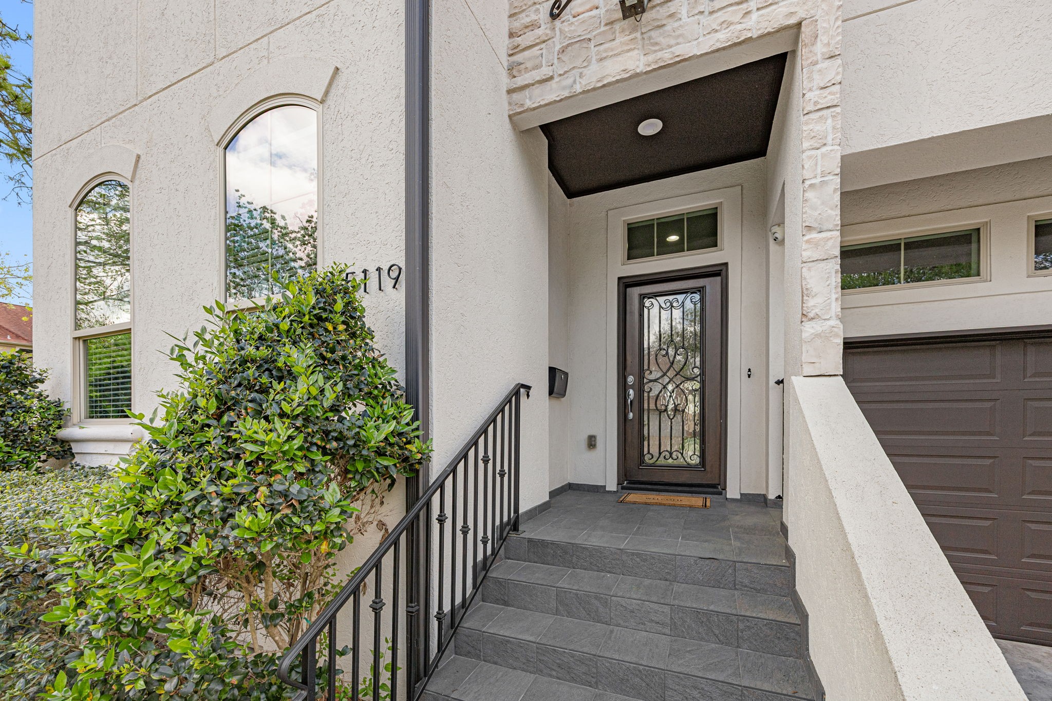 5119 Locust Street Bellaire, TX 77401 - Photo 4 of 47