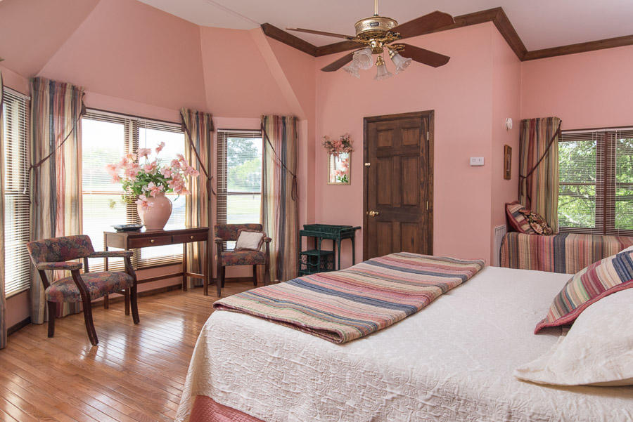 1617 Snapp Road Sevierville, TN 37862 - Photo 11 of 40 Large Master Suite