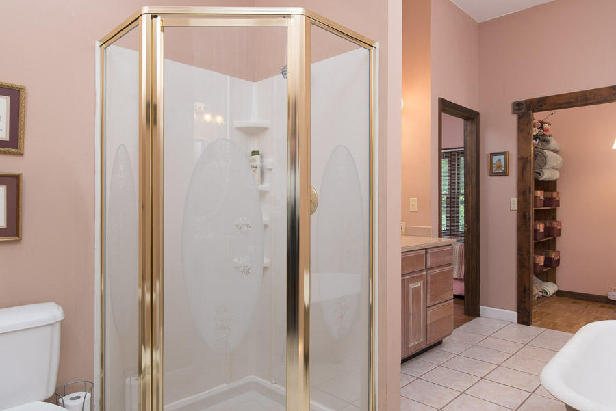 1617 Snapp Road Sevierville, TN 37862 - Photo 13 of 40 Master Bath on Main
