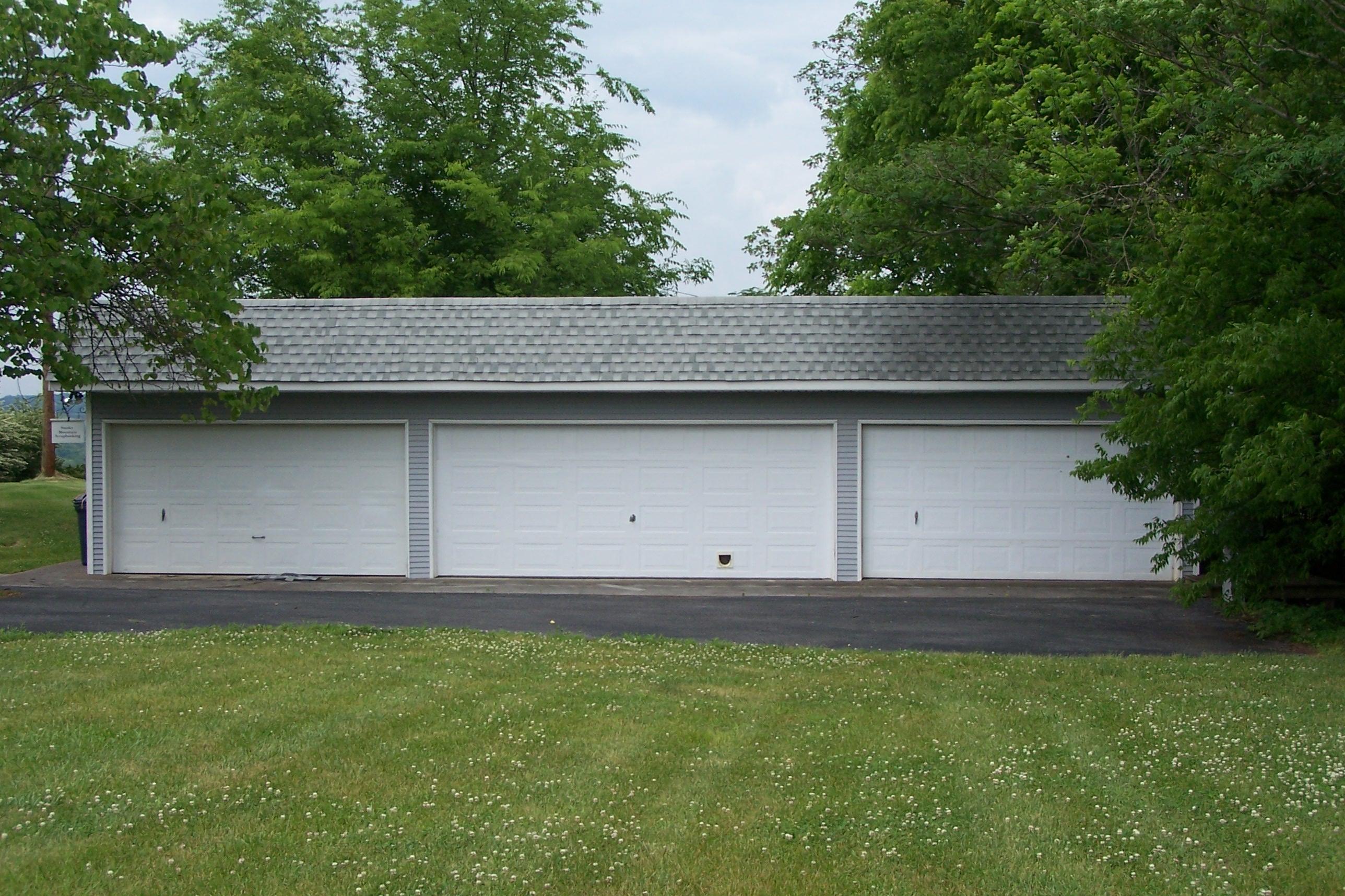 1617 Snapp Road Sevierville, TN 37862 - Photo 37 of 40 4/5 Car Garage
