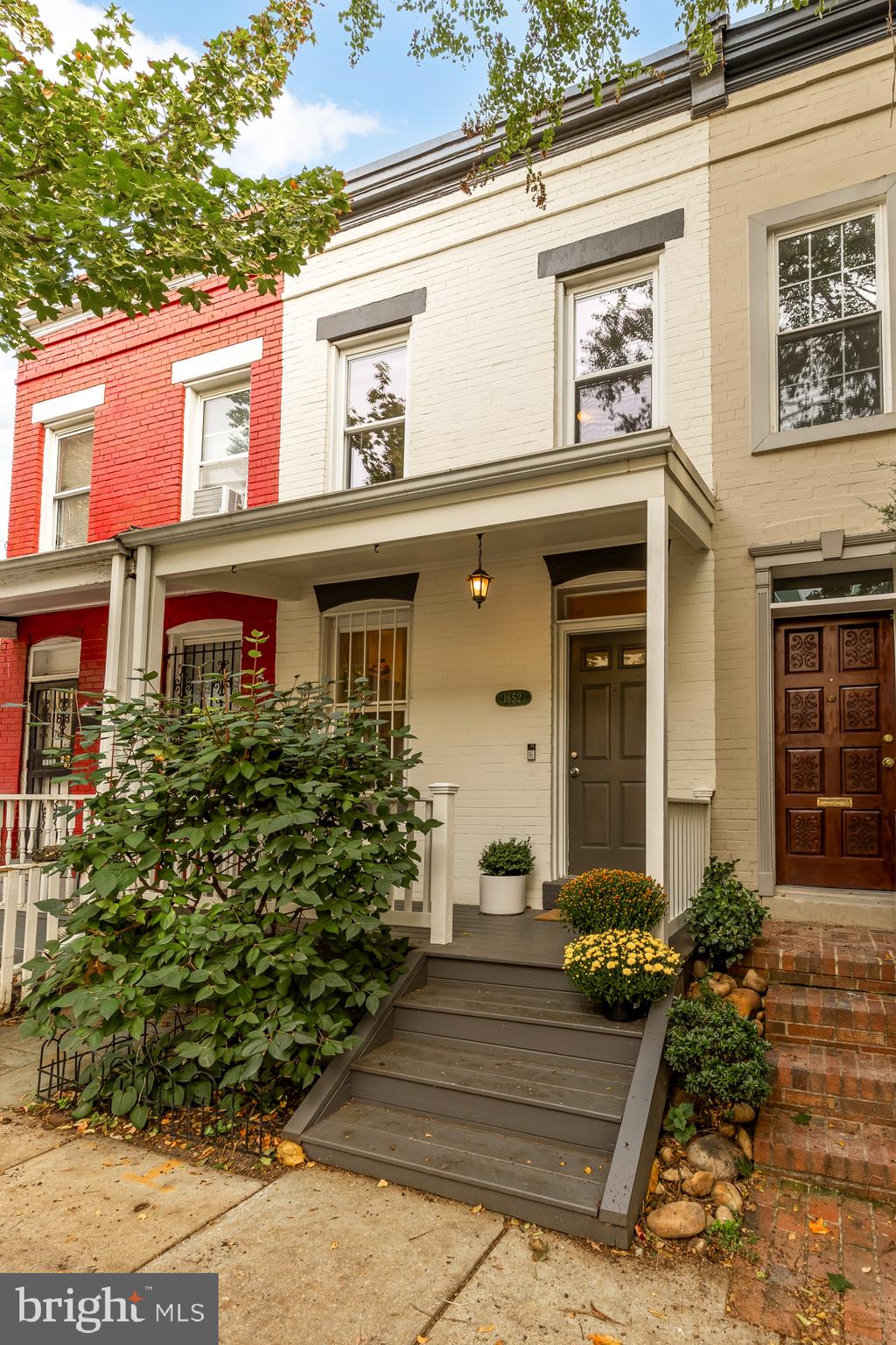 1652 Kalorama Road Northwest Washington, DC 20009 - Photo 2 of 17 front view of a house