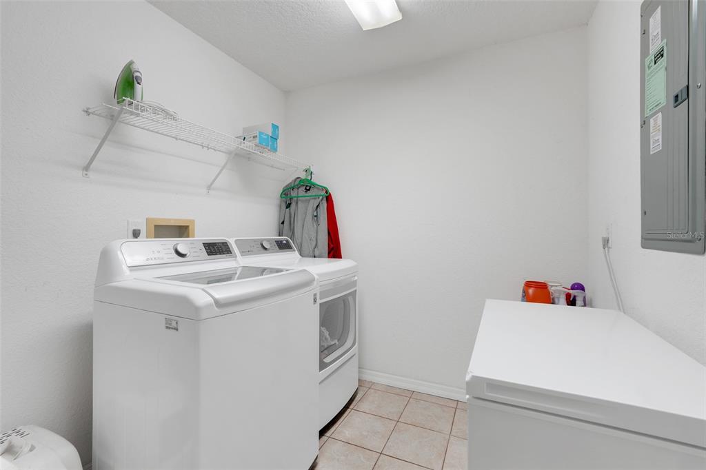 13330 Georgia Avenue Astatula, FL 34705 - Photo 8 of 16 a utility room with dryer and washer