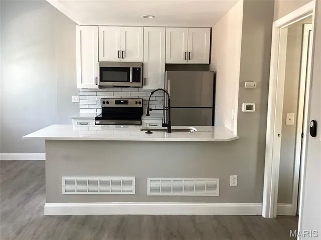 $1,000 | 2025 South 11th Street, Unit B, St. Louis, MO 63104