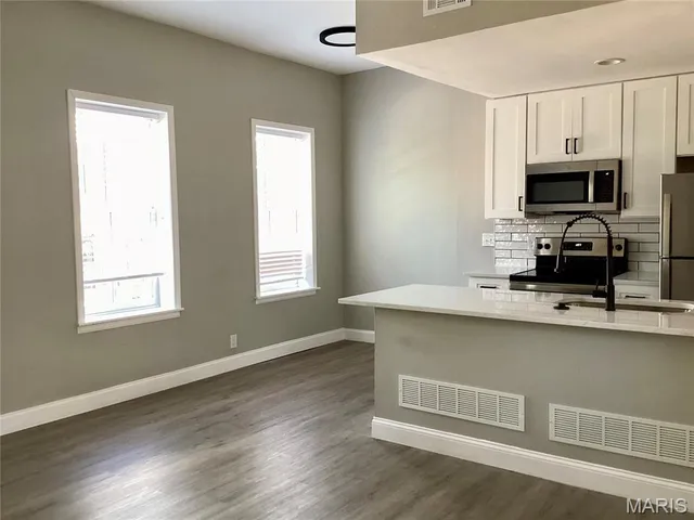 $1,000 | 2025 South 11th Street, Unit B, St. Louis, MO 63104