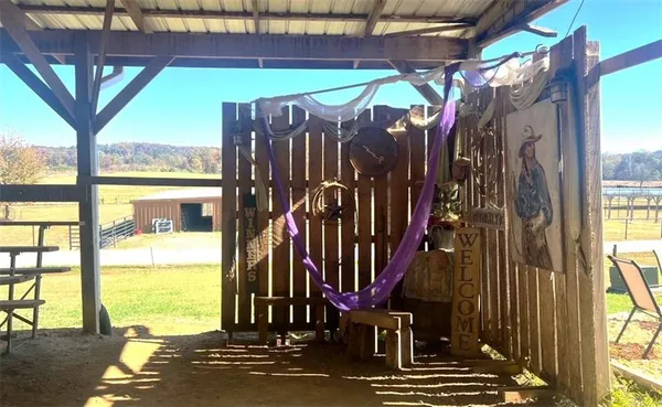a view of a yard with a house