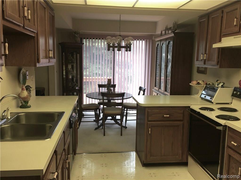 232 Meadow Ln Circle Rochester Hills, MI 48307 - Photo 8 of 20