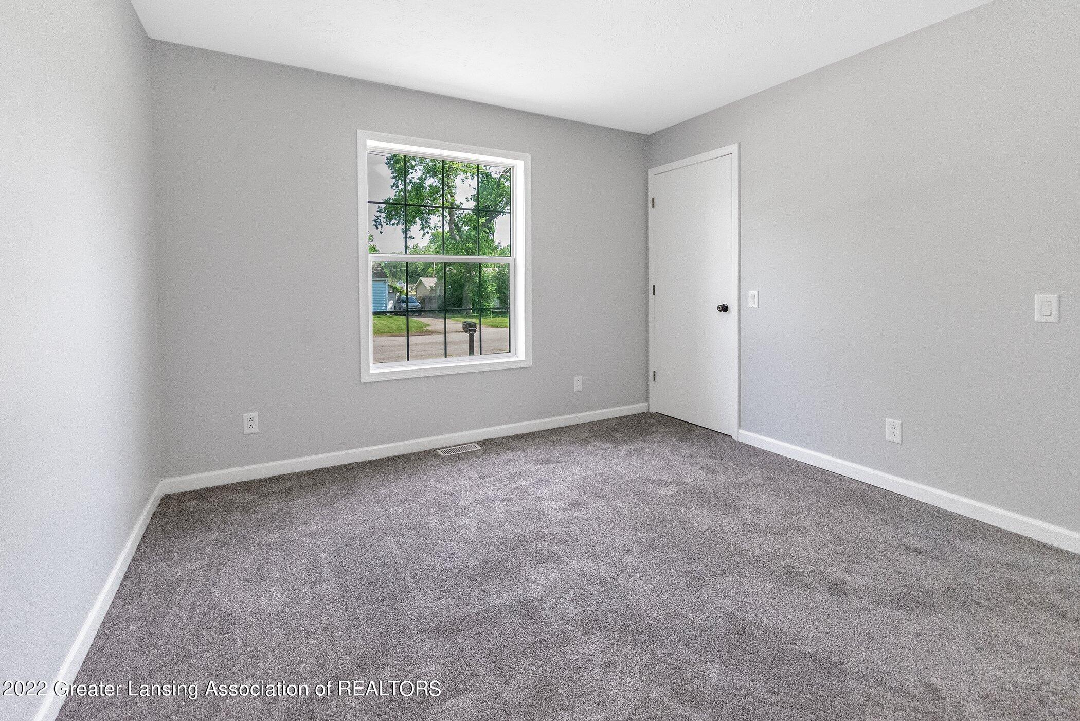 707 Sawyer Road Lansing, MI 48911 - Photo 14 of 28 707-Sawyer-ave-WindowStill-Real-Estate-P