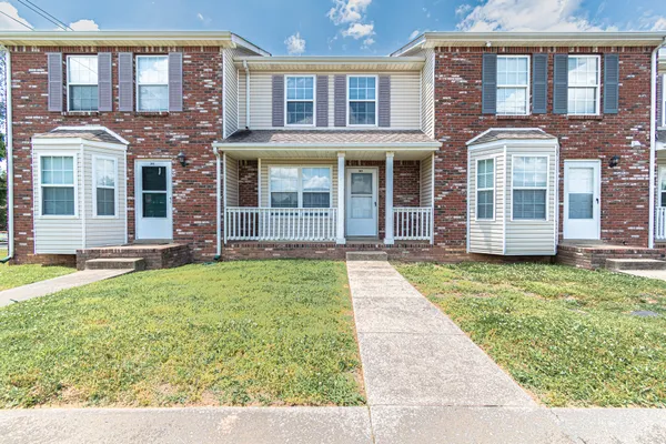 $995 | 201 Tree Line Drive, Unit 203, Oak Grove, KY 42262