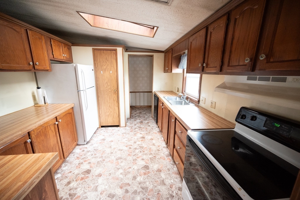 131 Champagne Road Gardner, MA 01440 - Photo 12 of 31