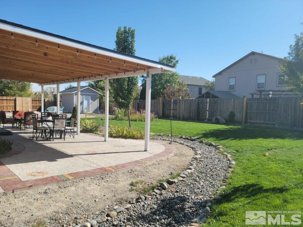 8950 Convair Way Reno, NV 89506 - Photo 21 of 26 a view of a backyard with a garden