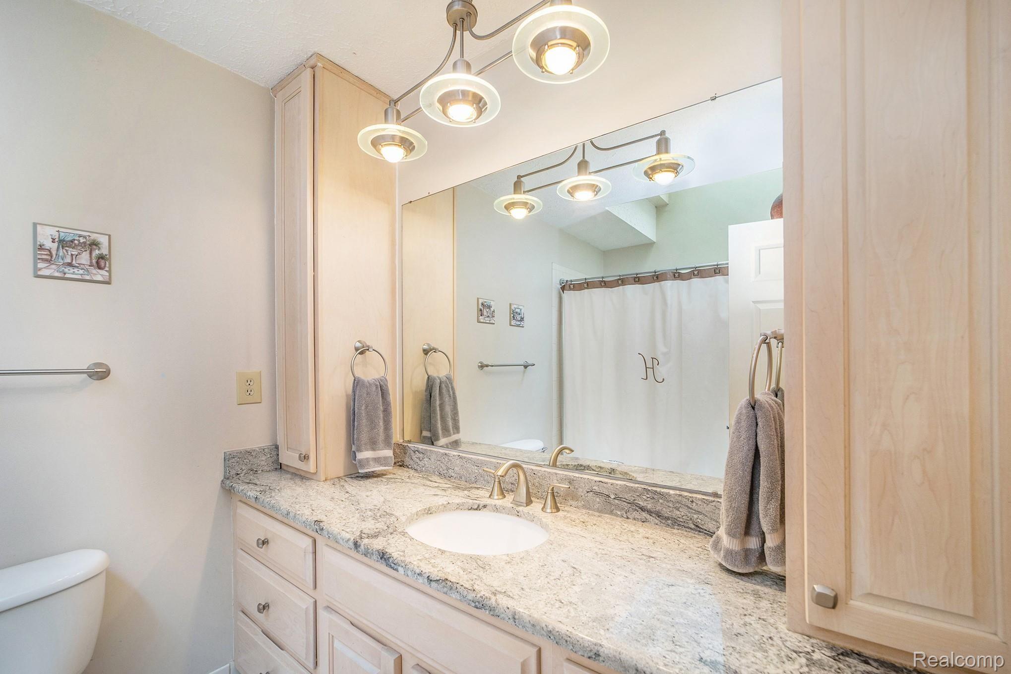 362 Randolph Road Rochester, MI 48309 - Photo 20 of 36 Photo (21).jpg