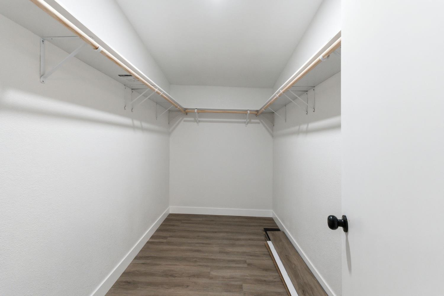 40089 John West Road Oakhurst, CA 93644 - Photo 24 of 59 a view of a hallway