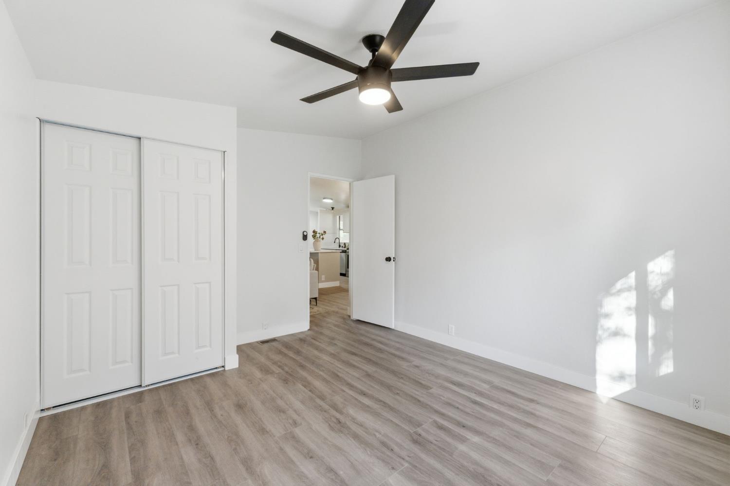 40089 John West Road Oakhurst, CA 93644 - Photo 26 of 59 an empty room with wooden floor and windows