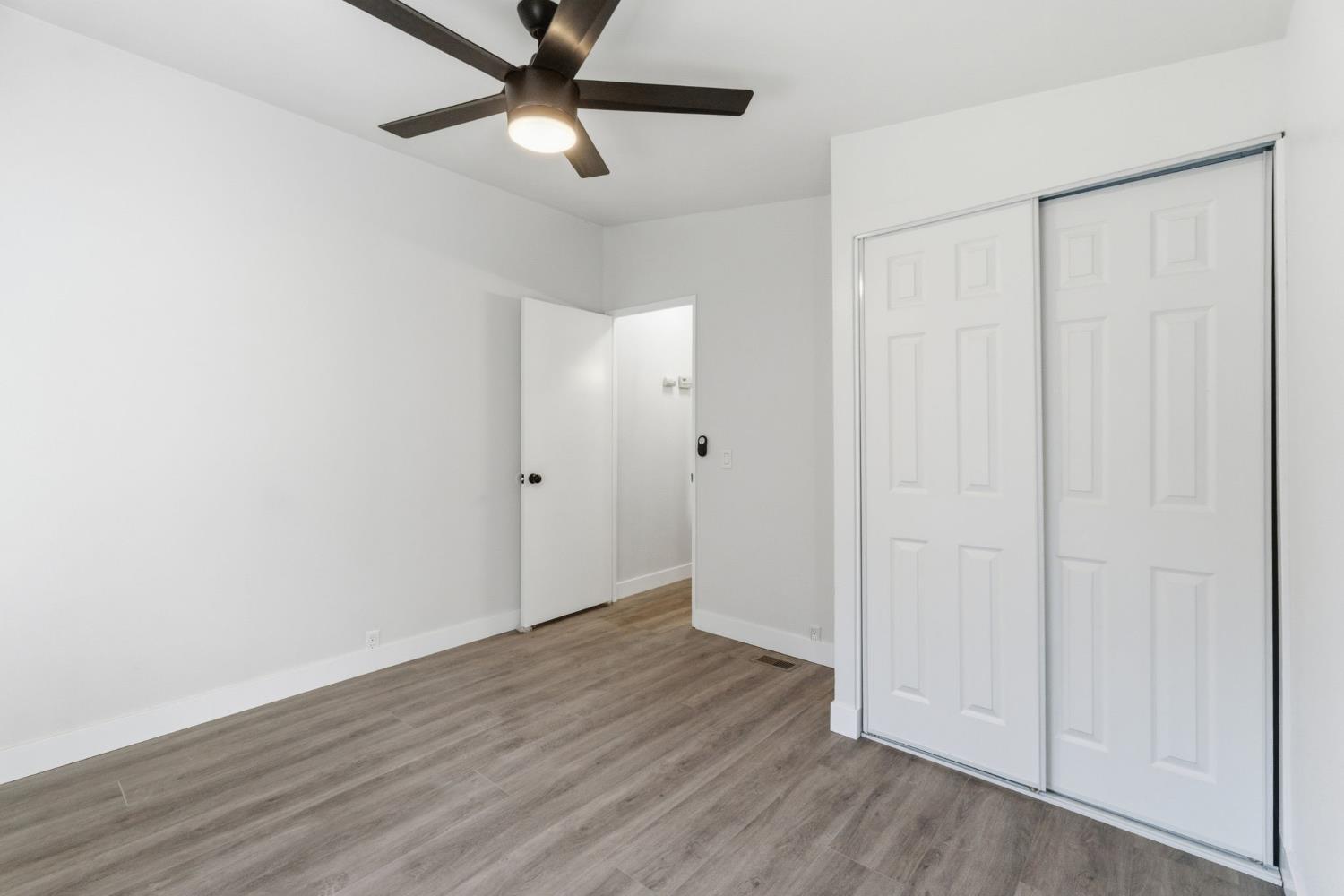 40089 John West Road Oakhurst, CA 93644 - Photo 30 of 59 an empty room with wooden floor a ceiling fan and closet