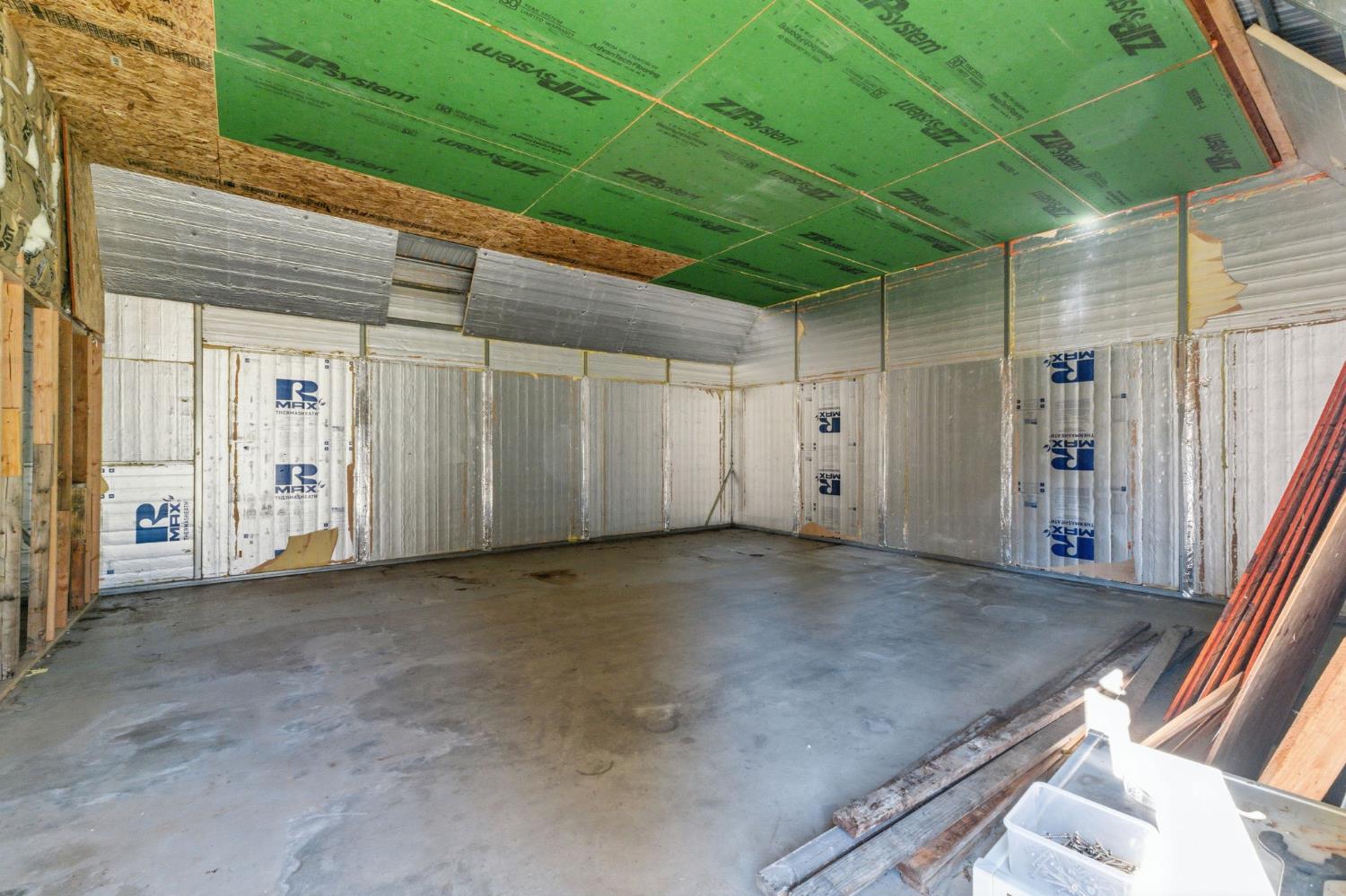 40089 John West Road Oakhurst, CA 93644 - Photo 40 of 59 a view of a backyard of a house