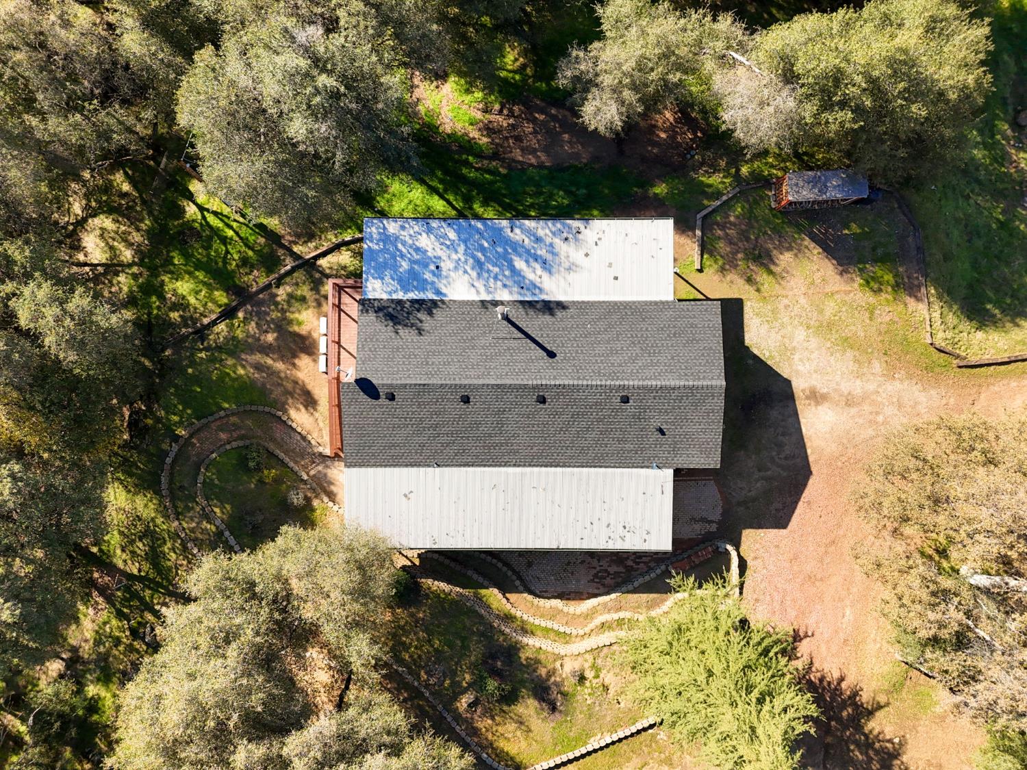 40089 John West Road Oakhurst, CA 93644 - Photo 50 of 59 an aerial view of a house with a yard