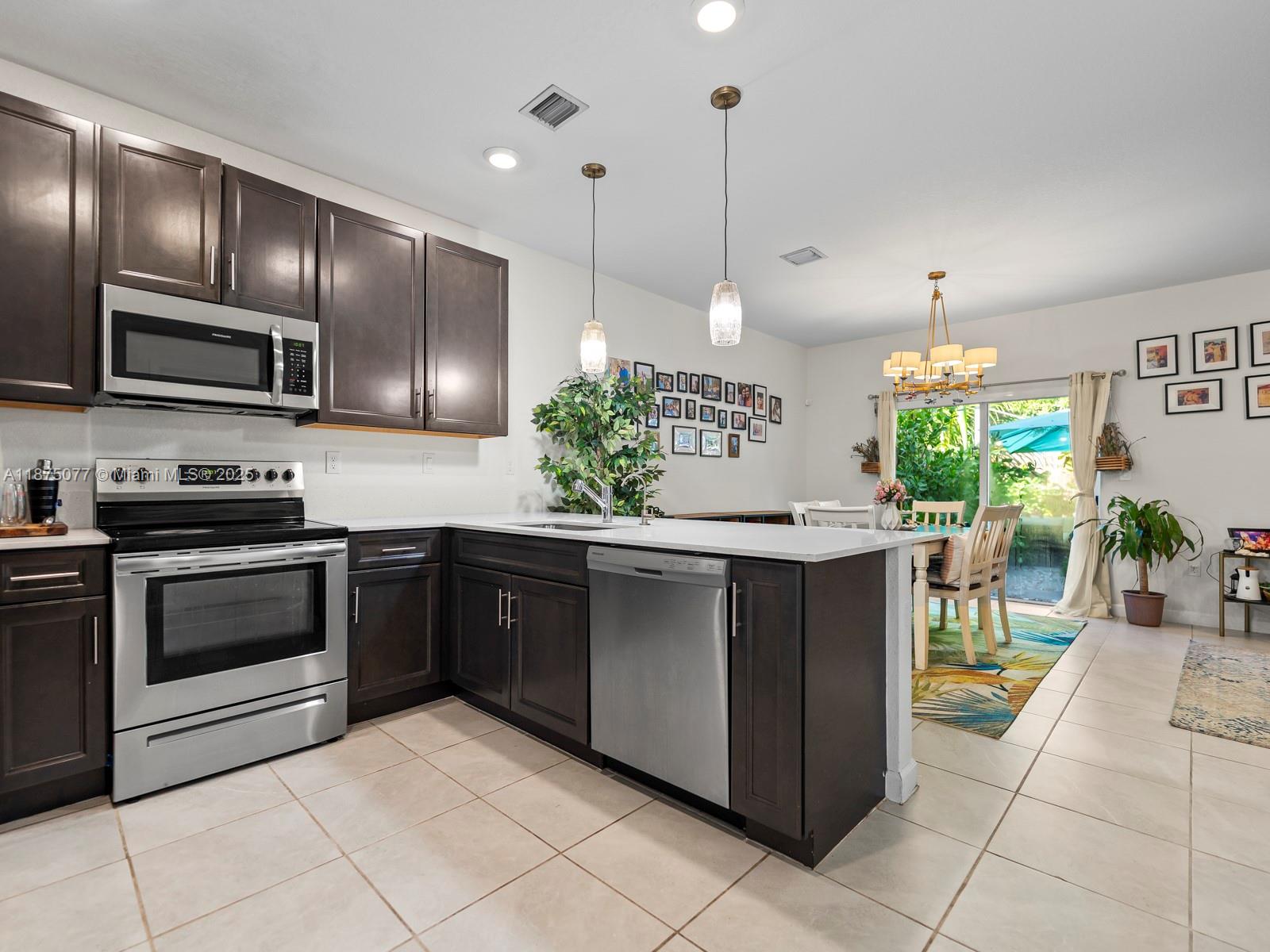 1108 Southeast 26th Street Homestead, FL 33035 - Photo 9 of 22