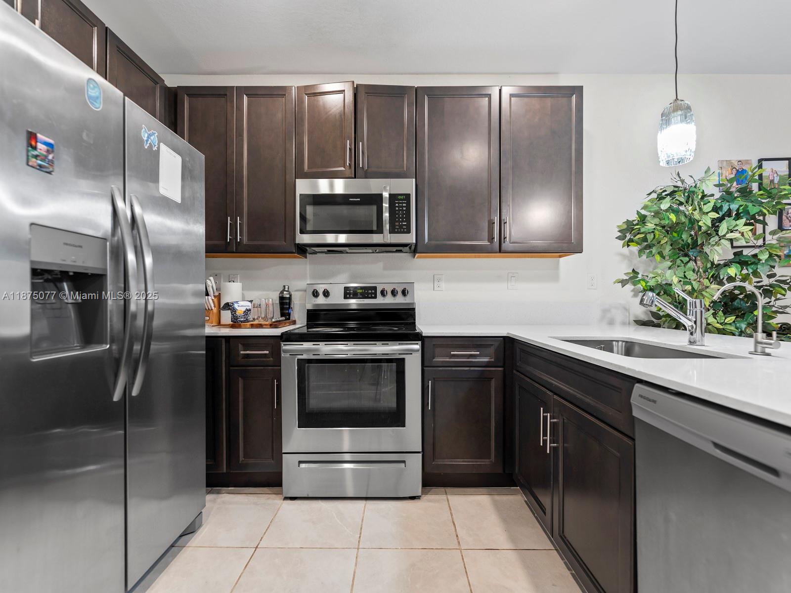 1108 Southeast 26th Street Homestead, FL 33035 - Photo 10 of 22