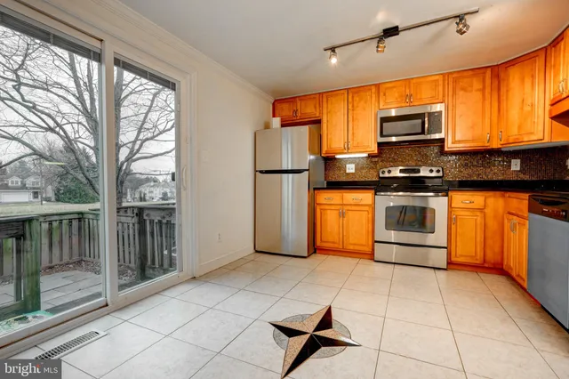 $2,800 | 20212 Ravensdale Court, Montgomery Village, MD 20886