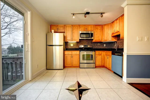 $2,800 | 20212 Ravensdale Court, Montgomery Village, MD 20886