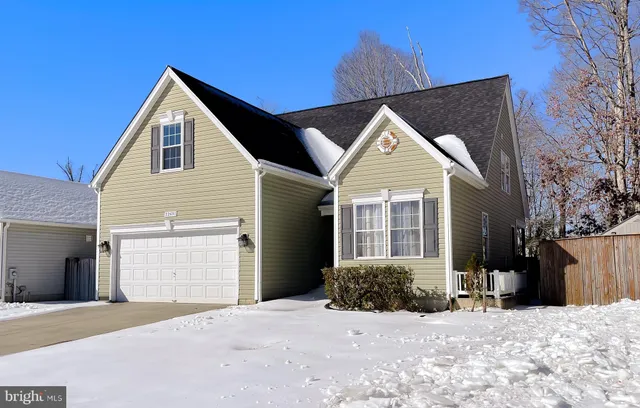 a view of a house with a yard and garage