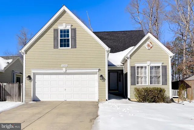a view of front of house with a yard