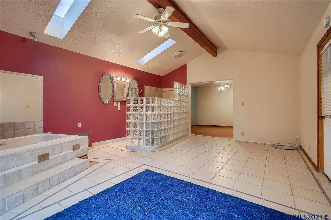 19019 Northeast Davis Street Portland, OR 97230 - Photo 15 of 26