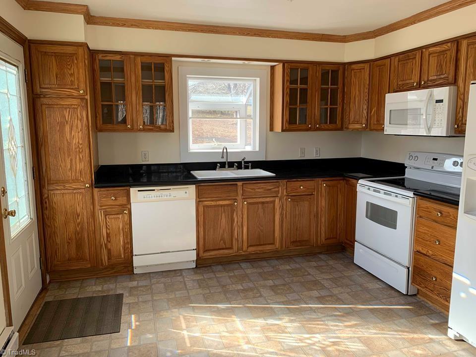 177 Carolina Road Mount Airy, NC 27030 - Photo 4 of 25 Gallery Image 4