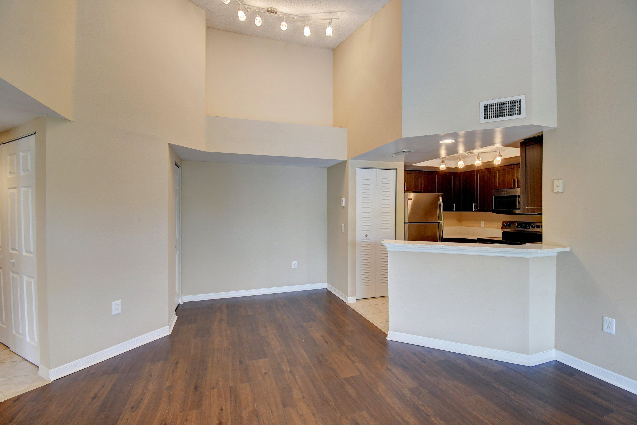 4175 Haverhill Road, Unit 910 West Palm Beach, FL 33417 - Photo 11 of 43 11_dsc_8859_60_61_62_63