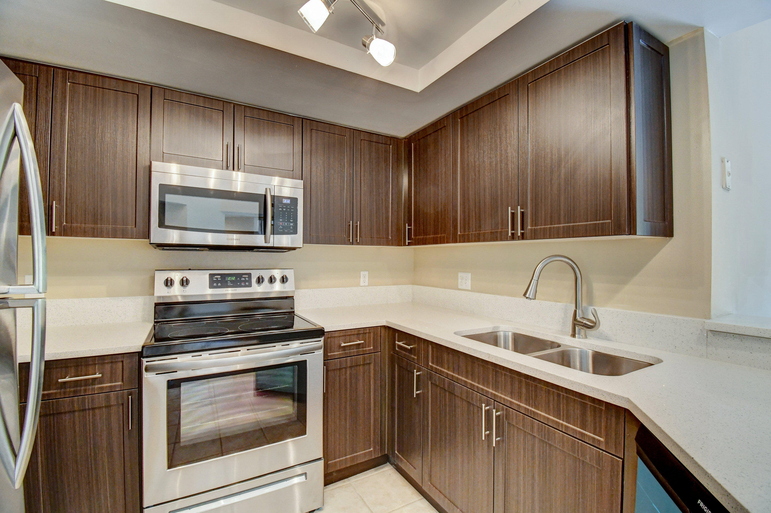 4175 Haverhill Road, Unit 910 West Palm Beach, FL 33417 - Photo 12 of 43 12_dsc_8874_5_6_7_8