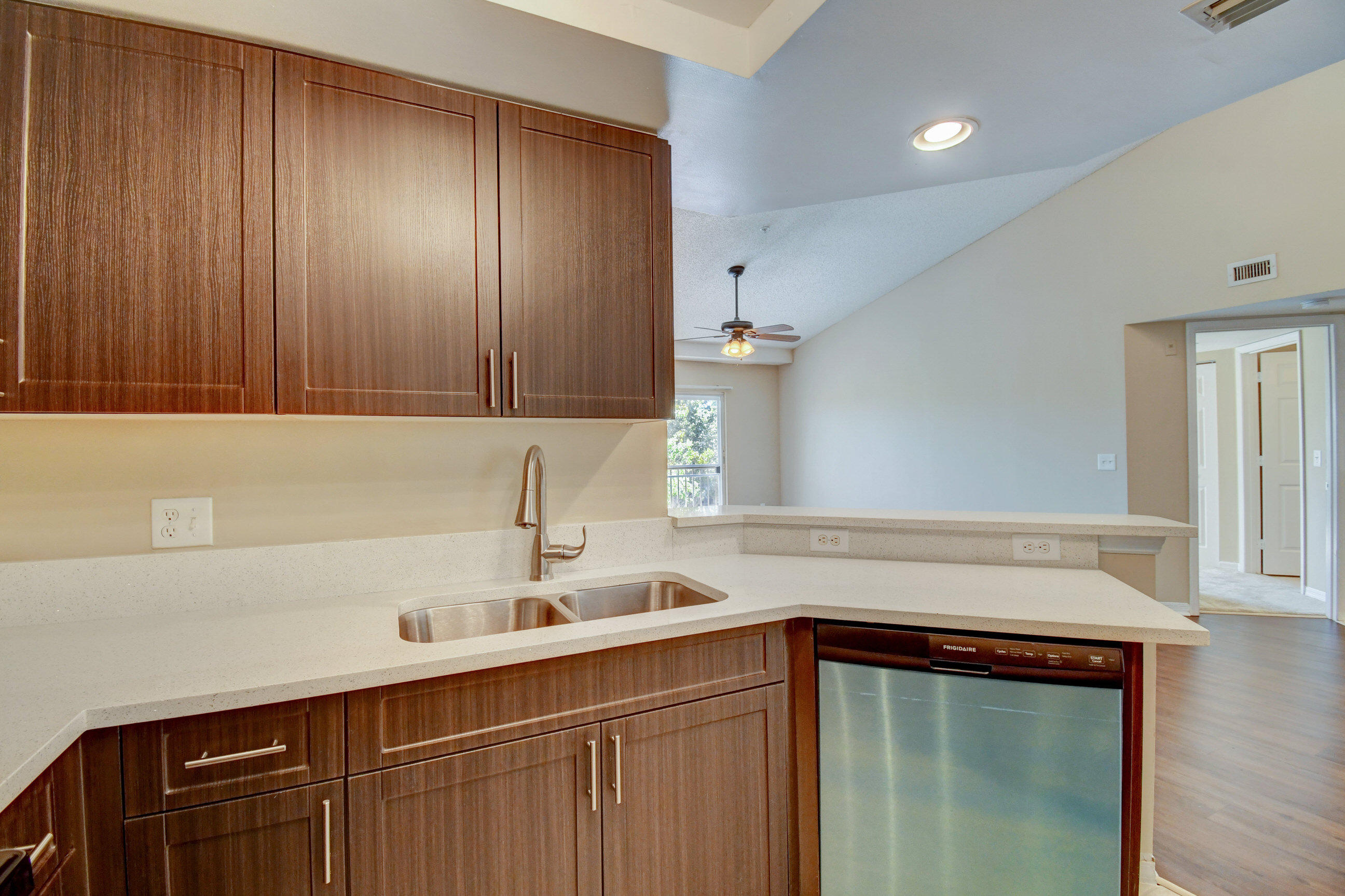 4175 Haverhill Road, Unit 910 West Palm Beach, FL 33417 - Photo 13 of 43 13_dsc_8884_5_6_7_8