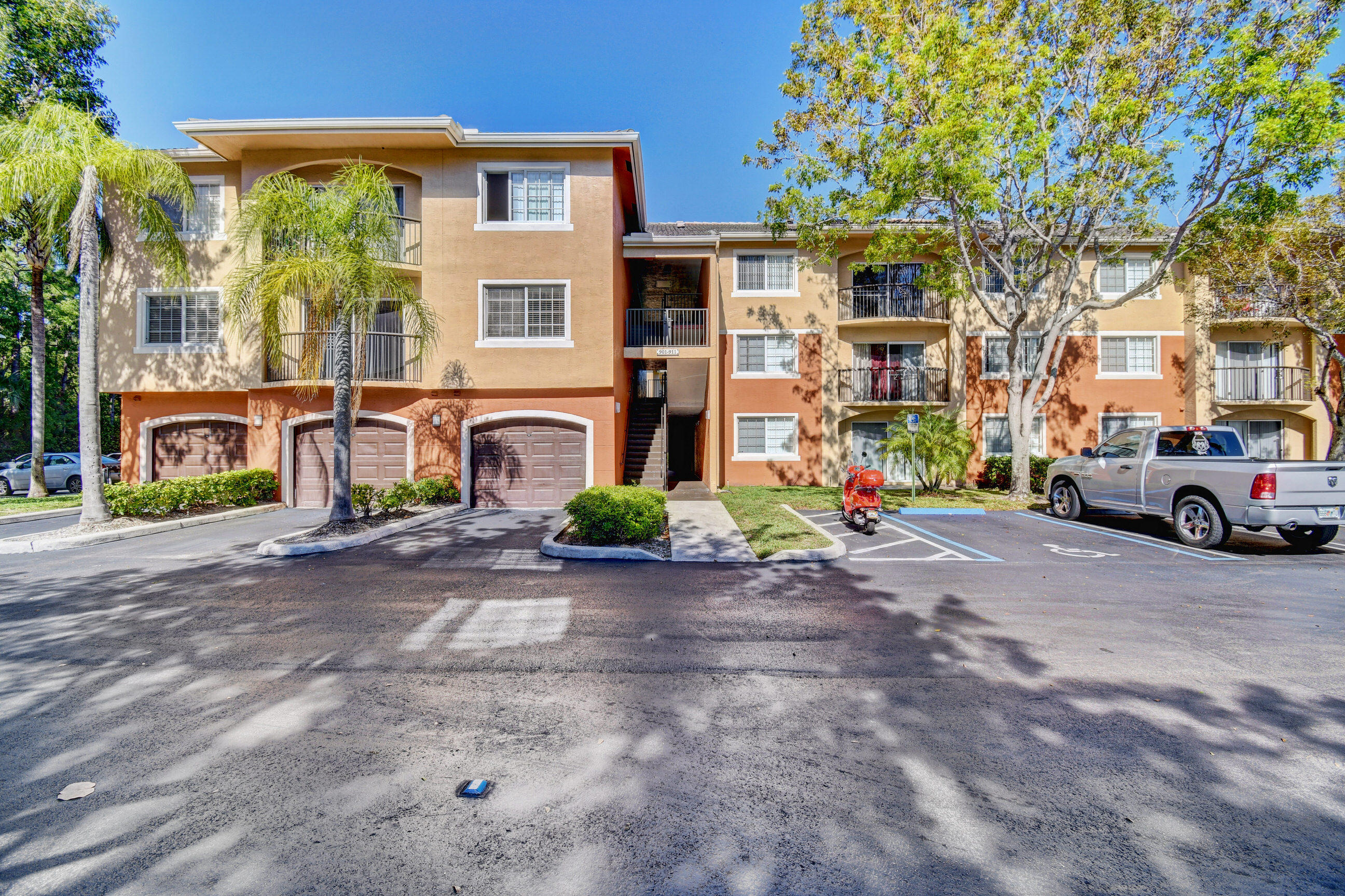 4175 Haverhill Road, Unit 910 West Palm Beach, FL 33417 - Photo 2 of 43 02_dsc_8769_70_71_72_73