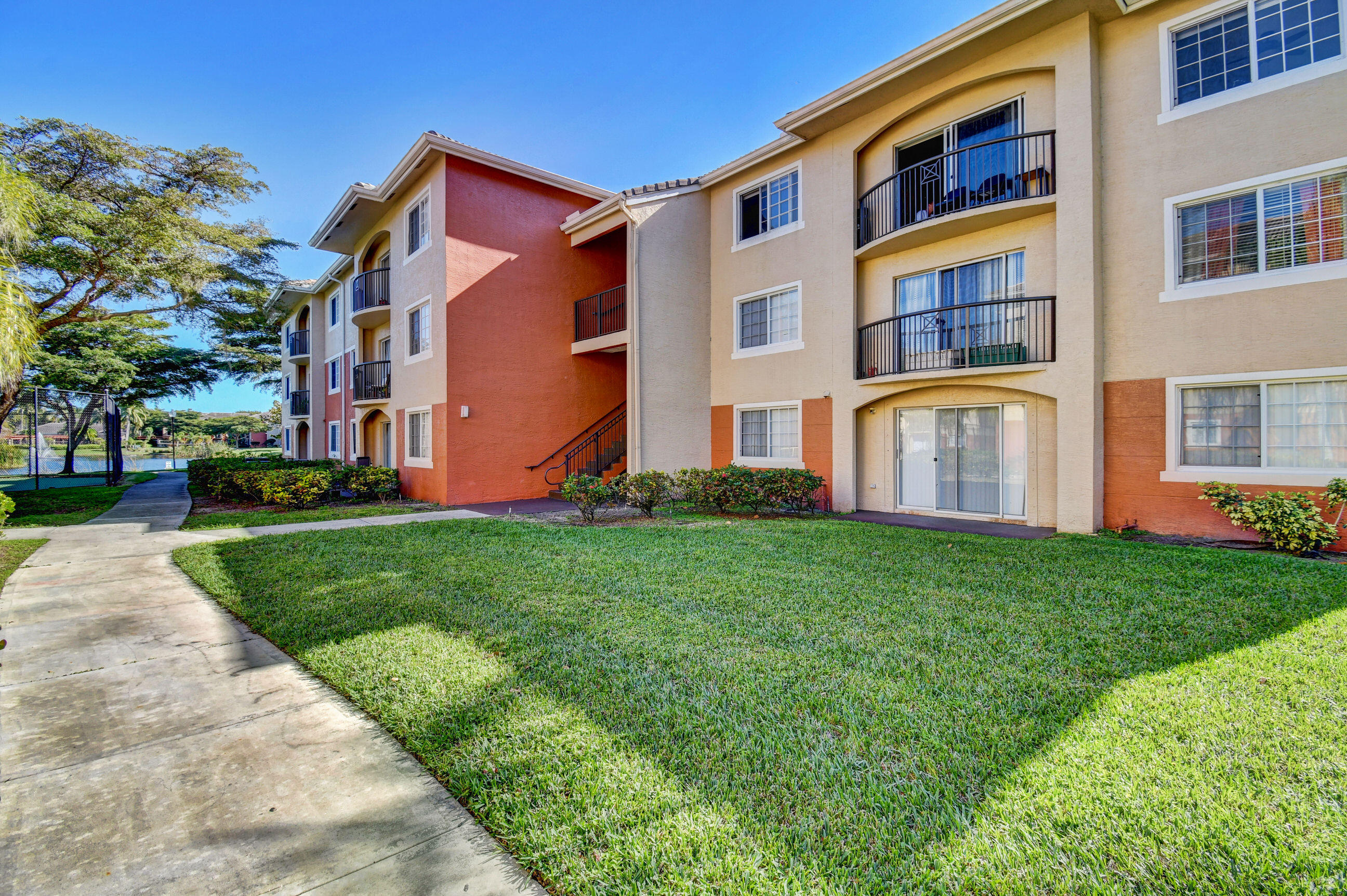 4175 Haverhill Road, Unit 910 West Palm Beach, FL 33417 - Photo 32 of 43 32_dsc_9084_5_6_7_8